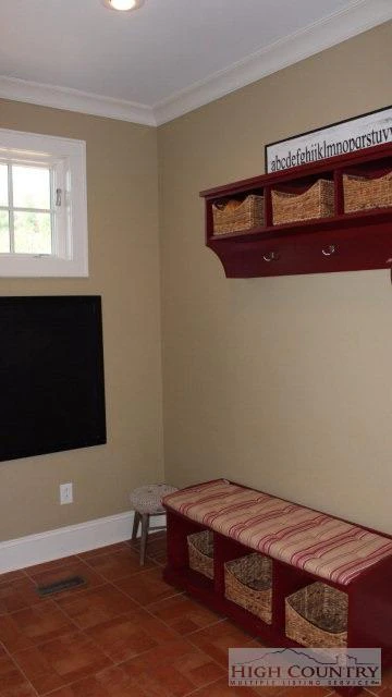 Image number 6 for the current listing