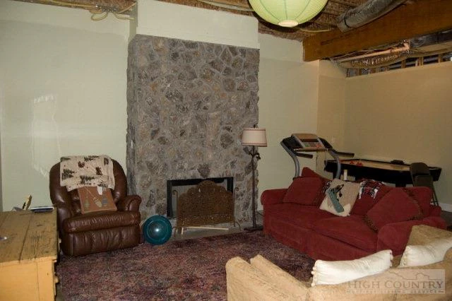 Image number 8 for the current listing