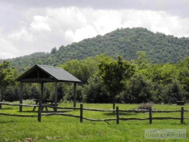 Image number 11 for the current listing