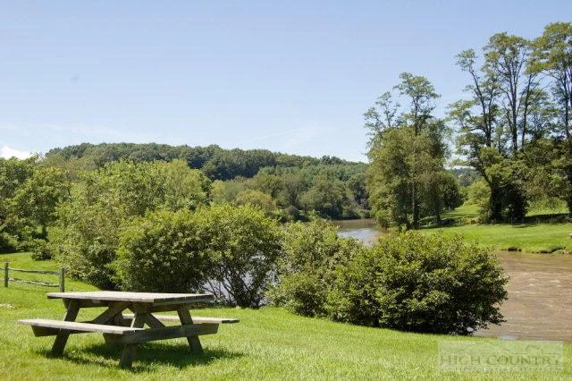 Image number 16 for the current listing