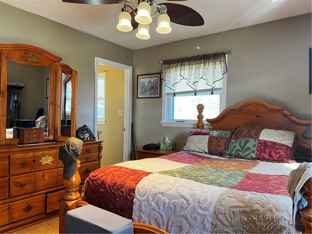 Image number 3 for the current listing