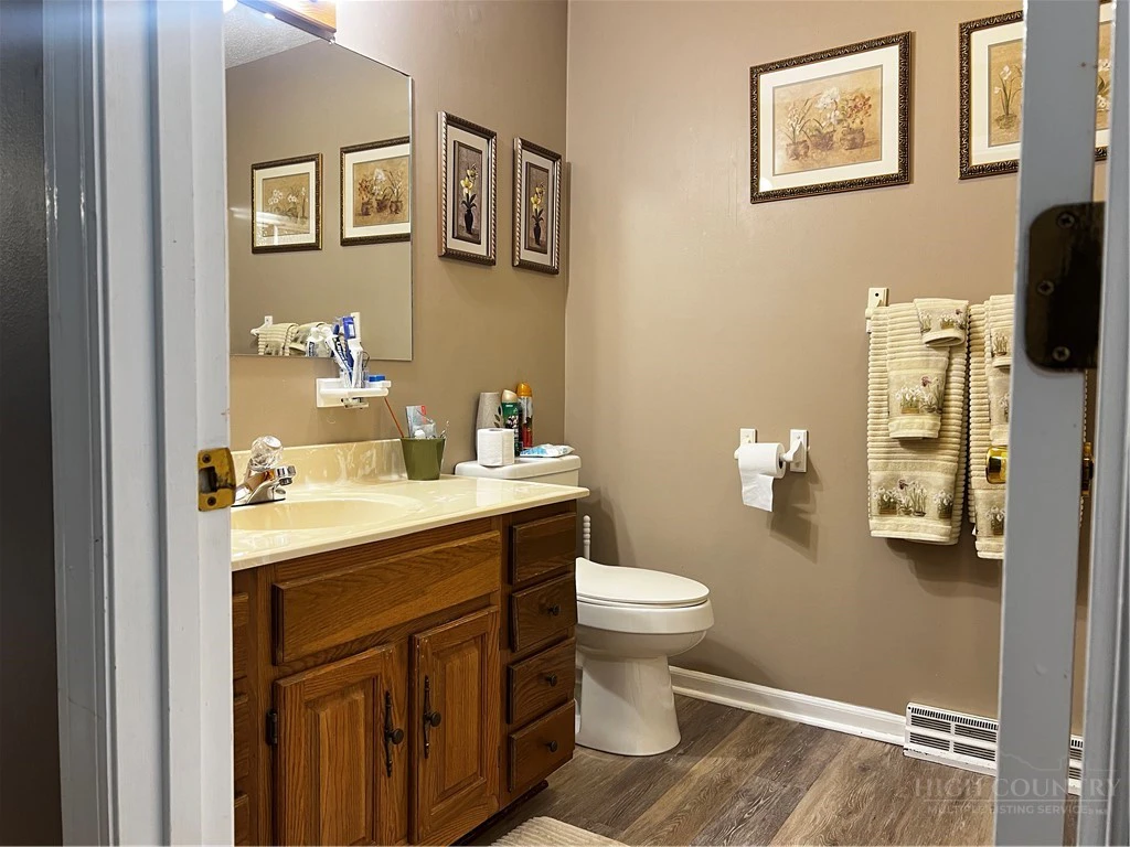 Image number 8 for the current listing