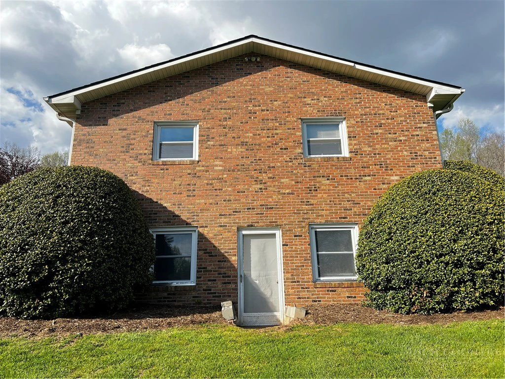 Image number 20 for the current listing