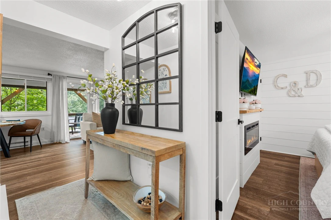 Image number 6 for the current listing