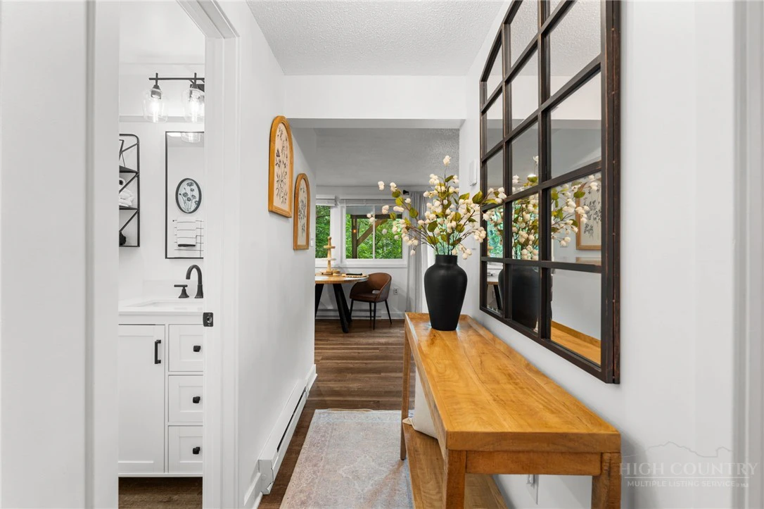 Image number 7 for the current listing