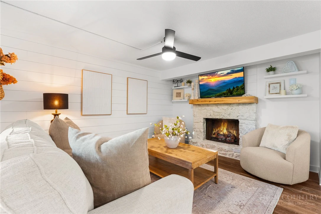 Image number 9 for the current listing