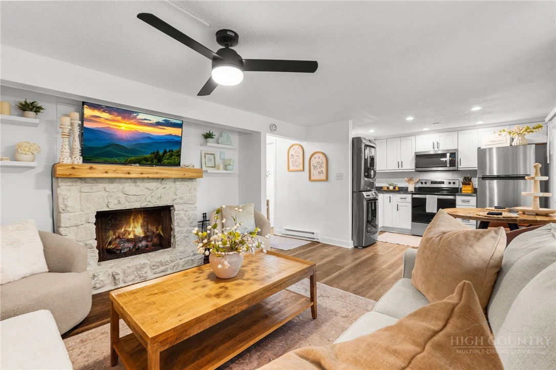 Image number 10 for the current listing