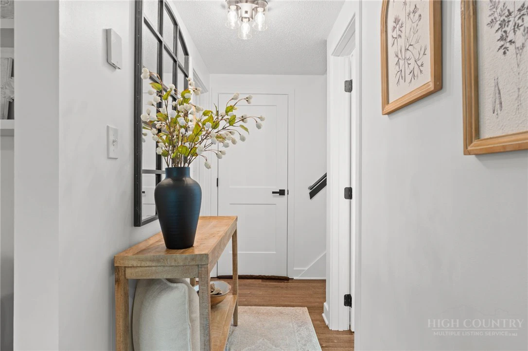 Image number 16 for the current listing