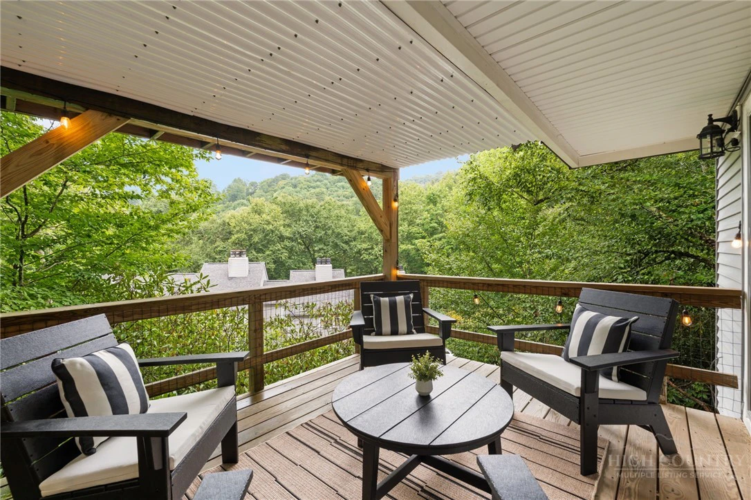 Image number 21 for the current listing