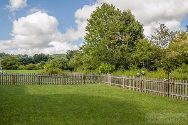 Image number 4 for the current listing