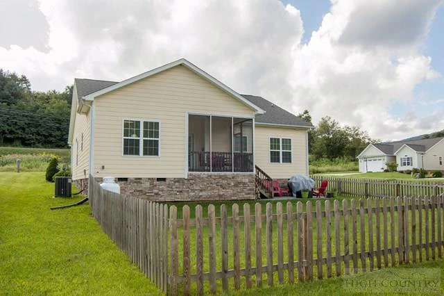 Image number 5 for the current listing