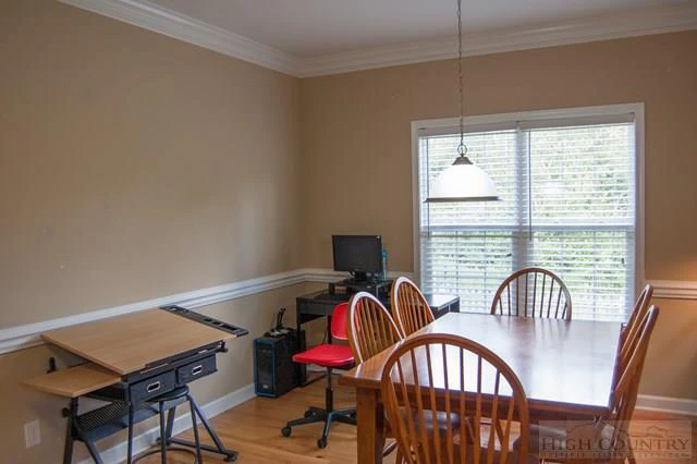 Image number 7 for the current listing