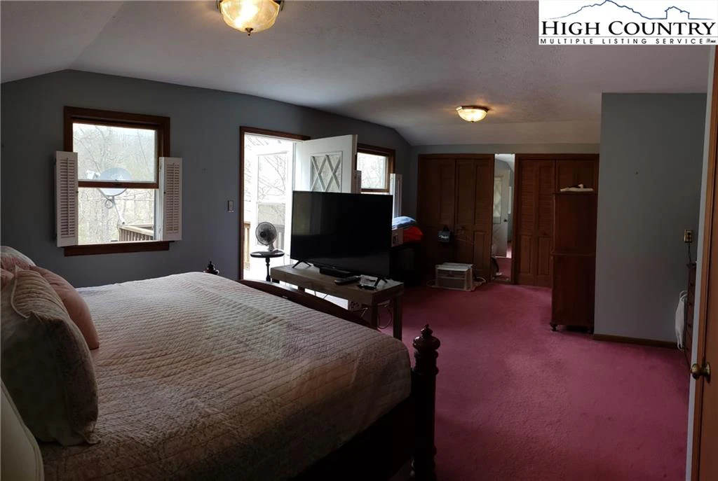 Image number 4 for the current listing
