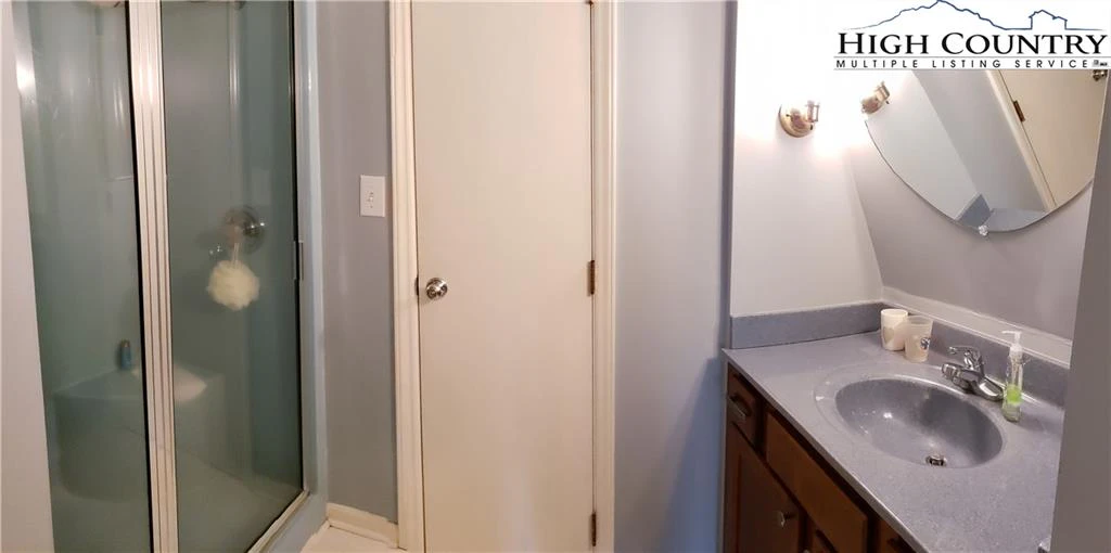 Image number 5 for the current listing