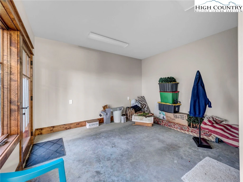 Image number 18 for the current listing