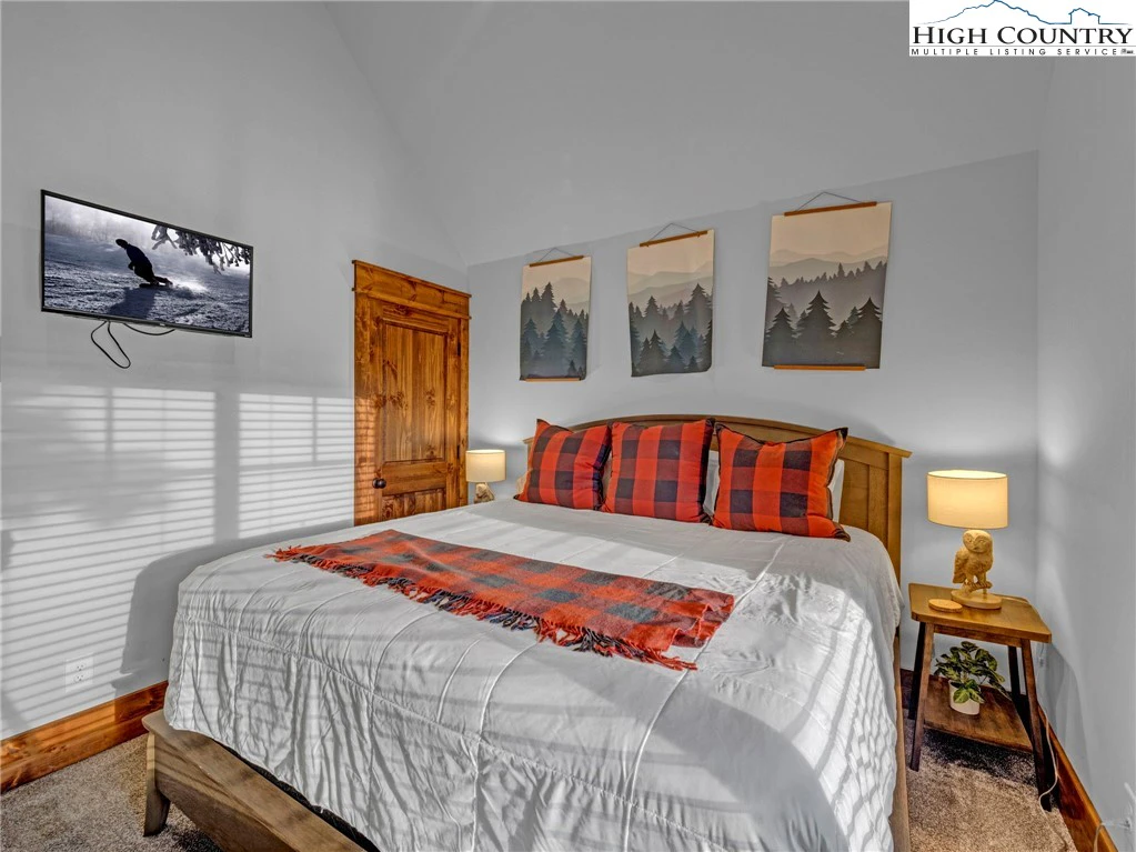 Image number 2 for the current listing