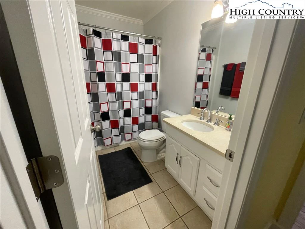 Image number 4 for the current listing