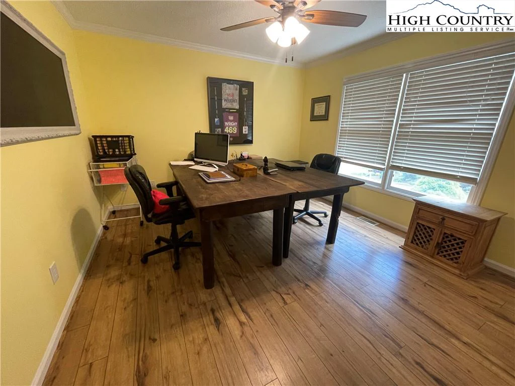 Image number 6 for the current listing