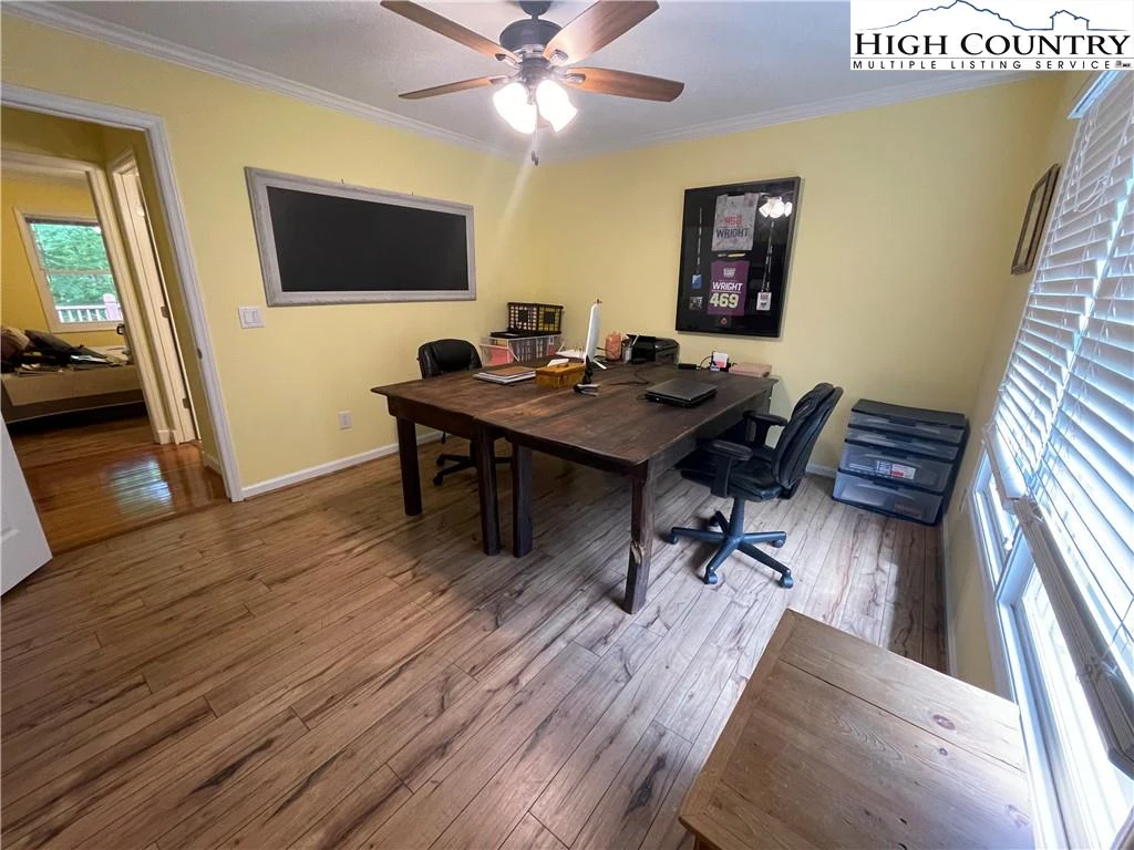 Image number 7 for the current listing