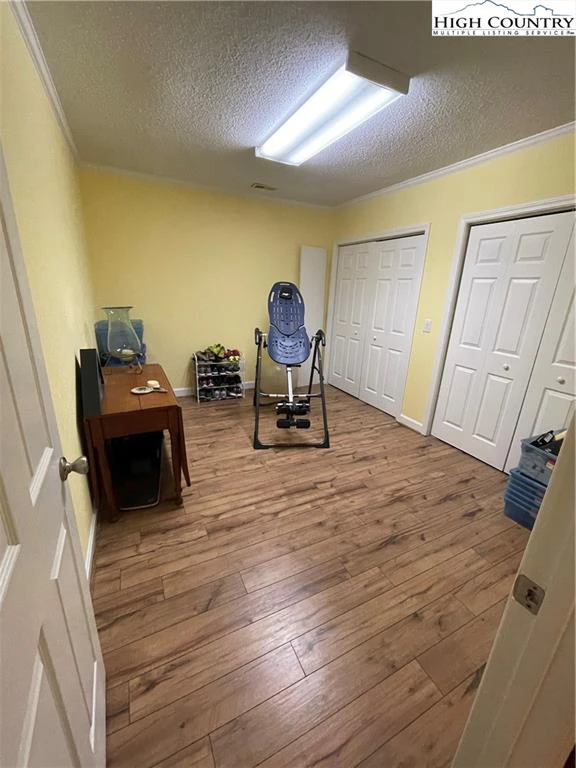 Image number 9 for the current listing