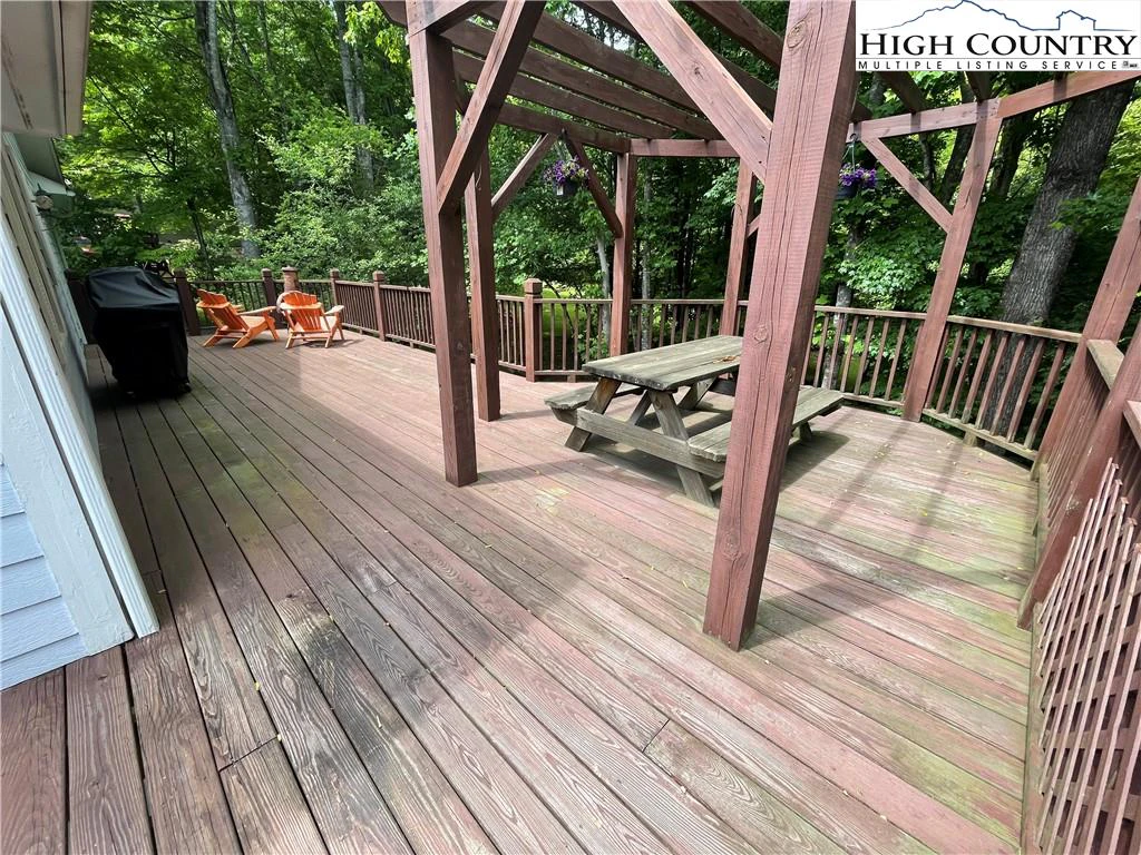 Image number 14 for the current listing