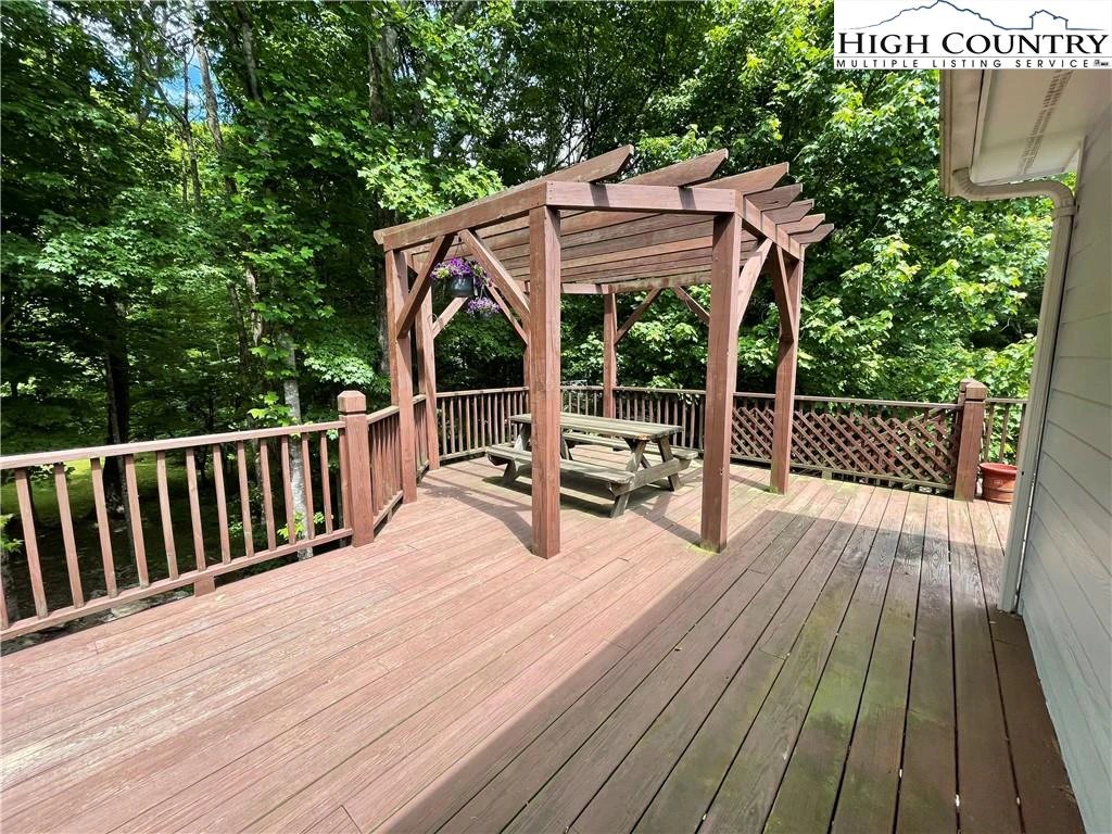 Image number 15 for the current listing