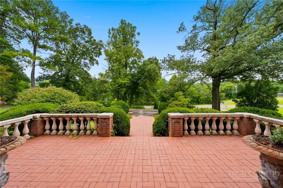 Image number 5 for the current listing