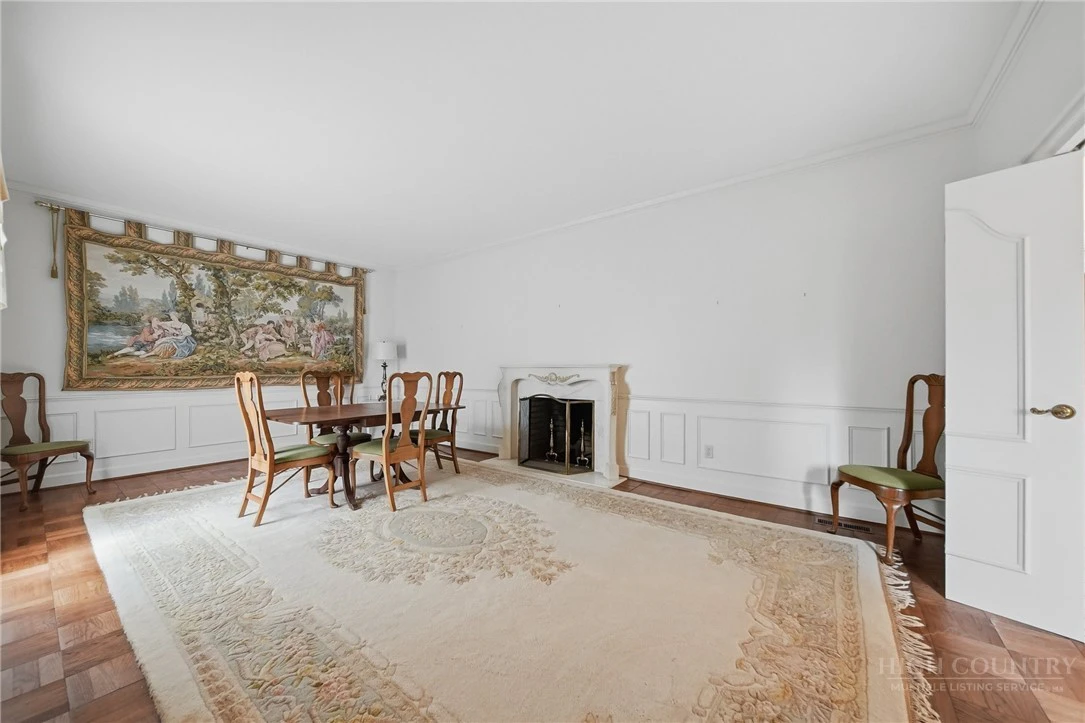 Image number 9 for the current listing