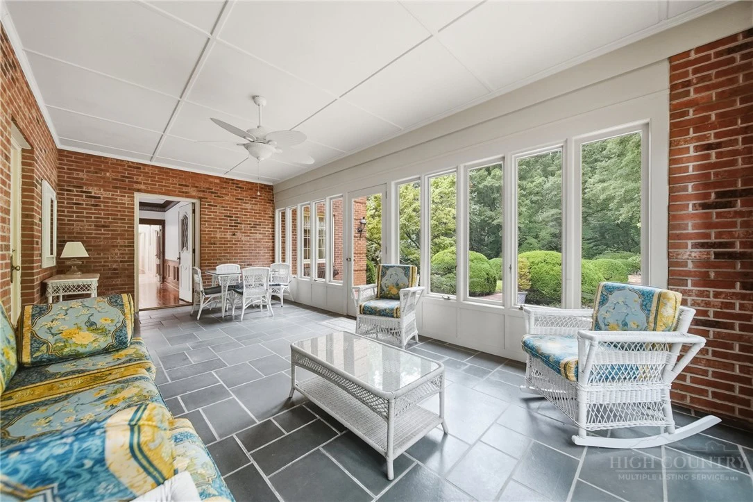 Image number 13 for the current listing