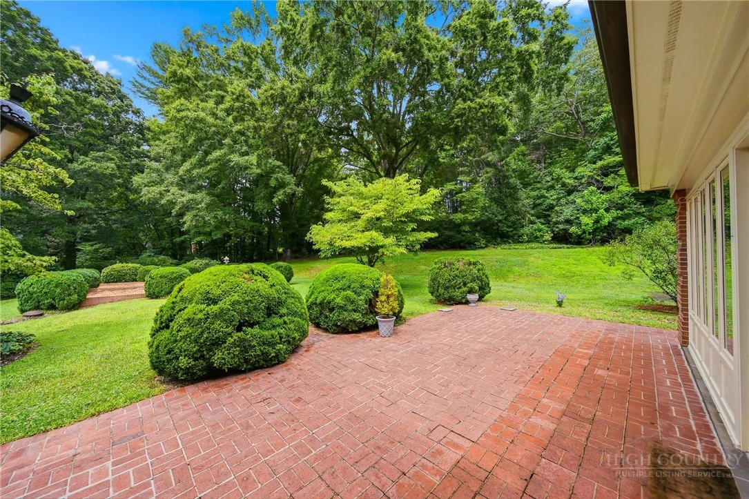 Image number 14 for the current listing