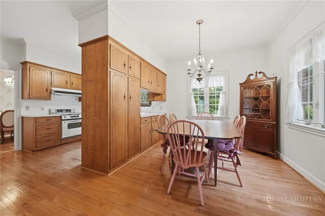 Image number 15 for the current listing