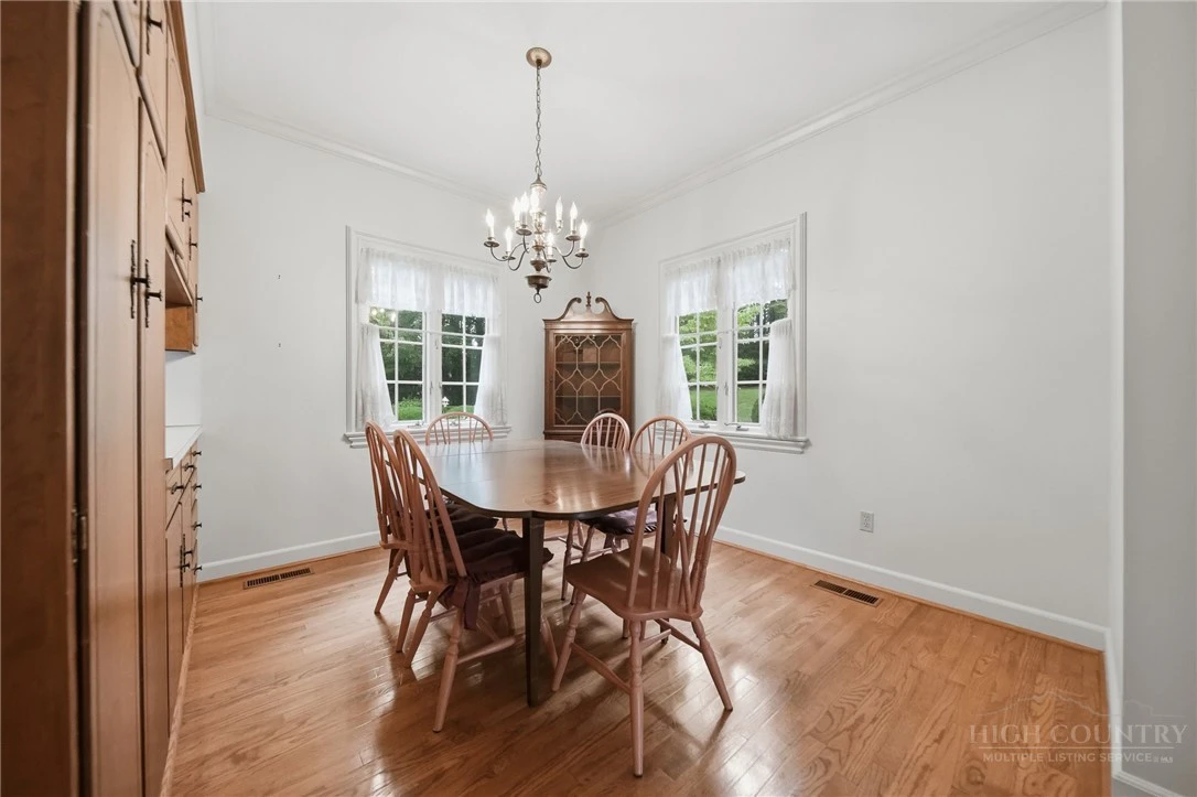 Image number 16 for the current listing