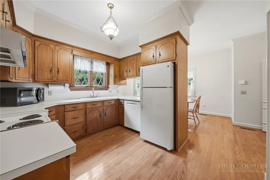 Image number 19 for the current listing