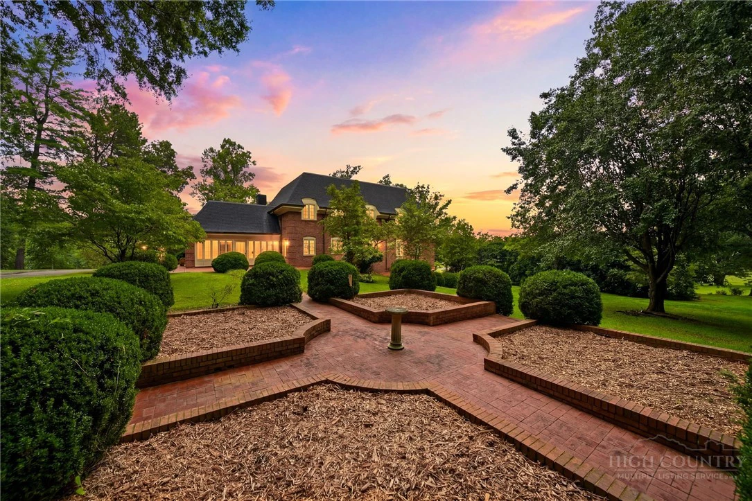 Image number 2 for the current listing