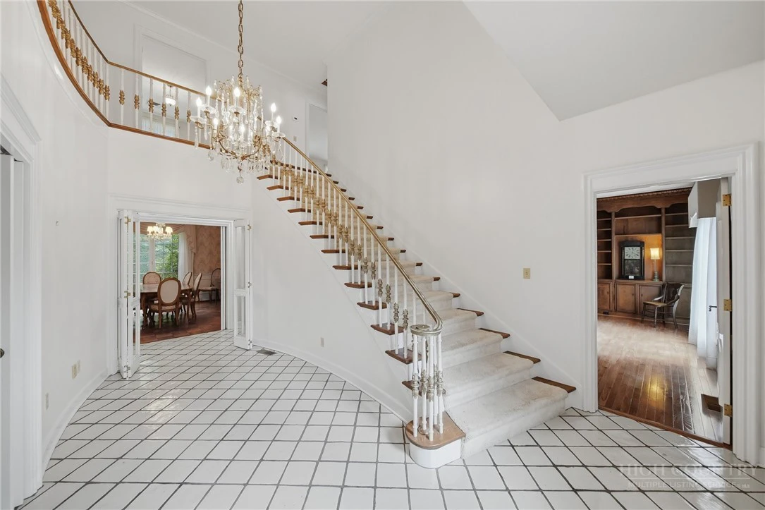 Image number 6 for the current listing