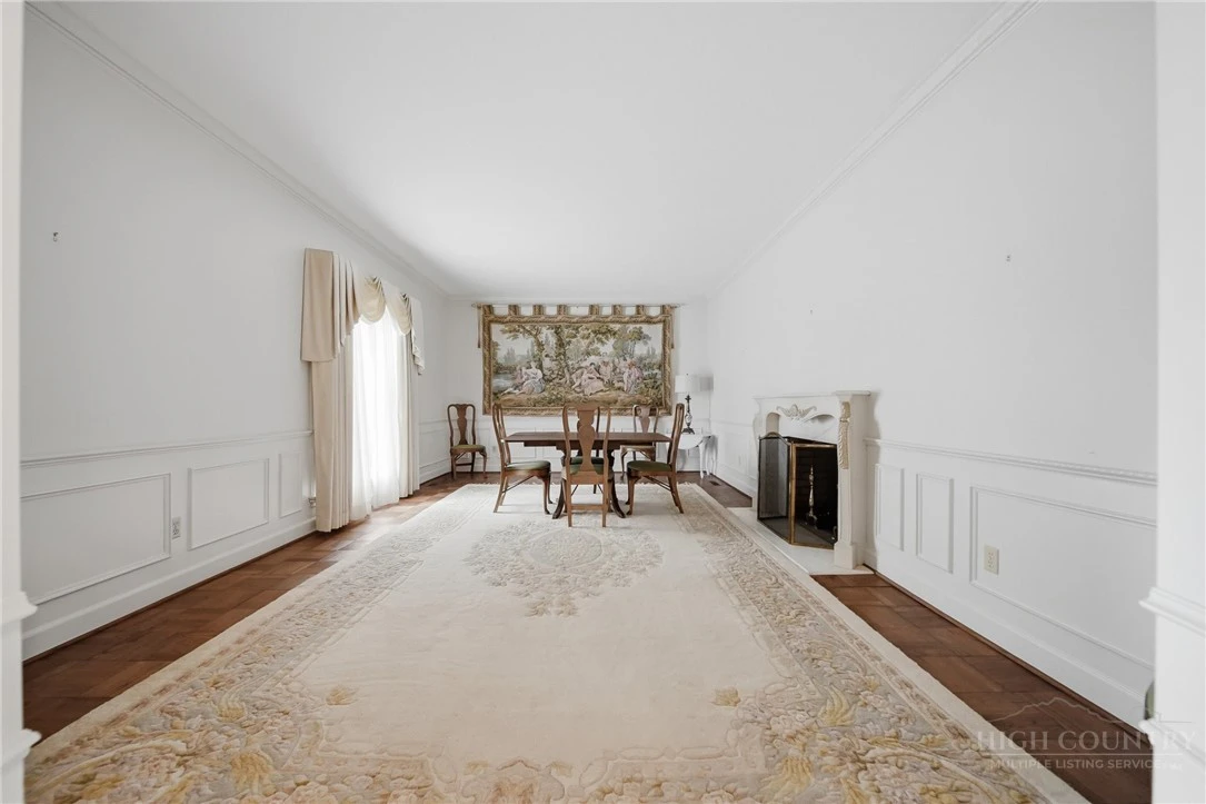 Image number 8 for the current listing