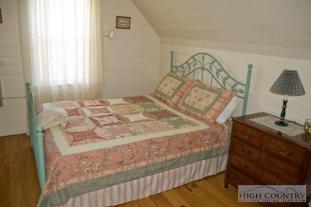 Image number 20 for the current listing