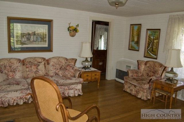 Image number 7 for the current listing