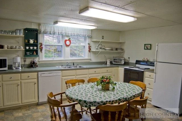 Image number 5 for the current listing