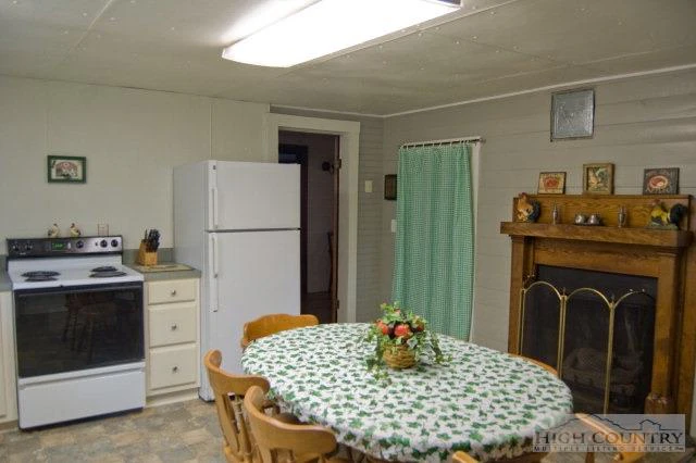 Image number 4 for the current listing