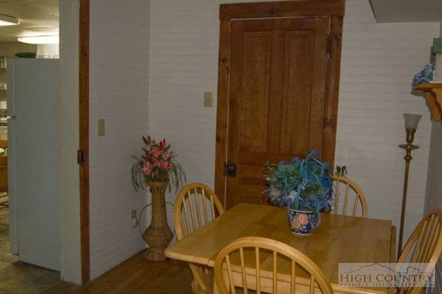 Image number 3 for the current listing