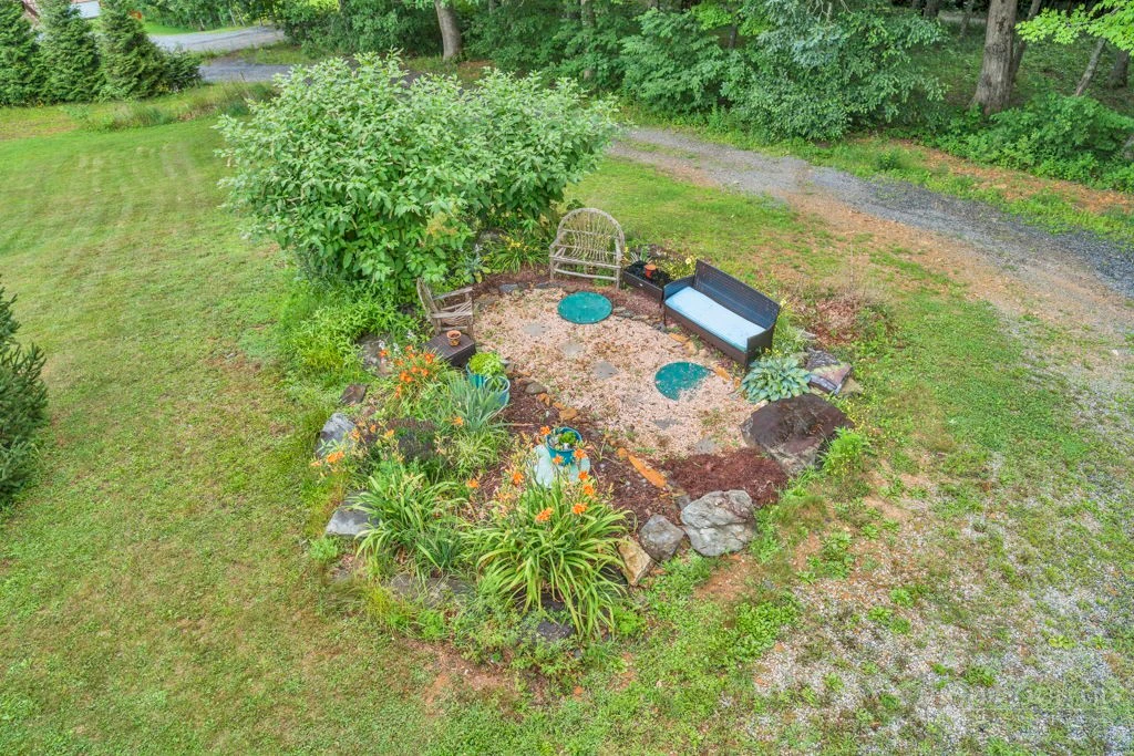 Image number 11 for the current listing