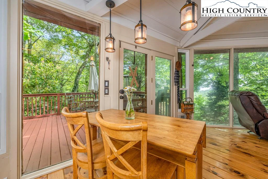 Image number 13 for the current listing