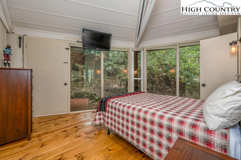 Image number 12 for the current listing