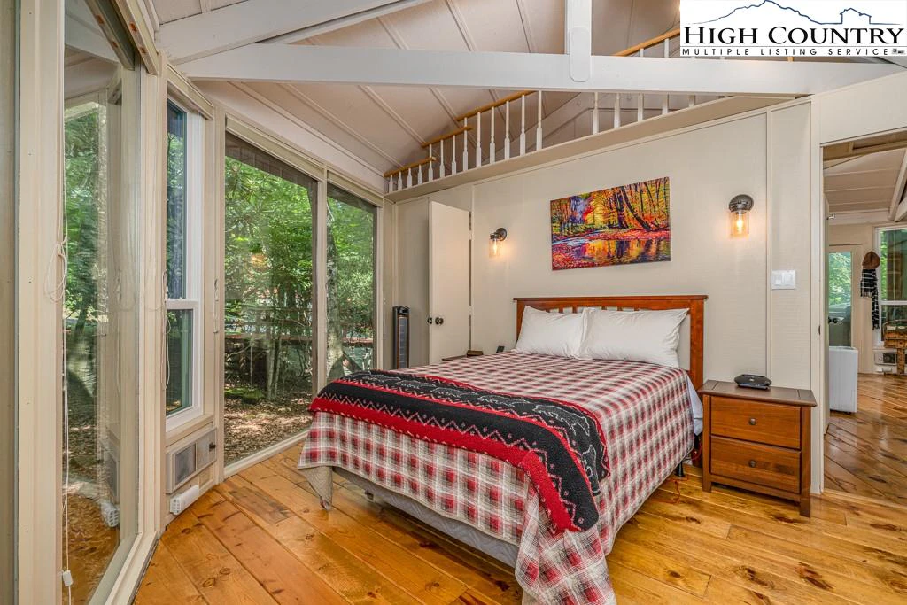 Image number 11 for the current listing