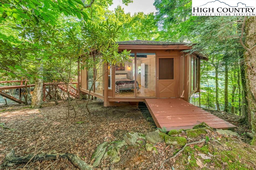 Image number 3 for the current listing