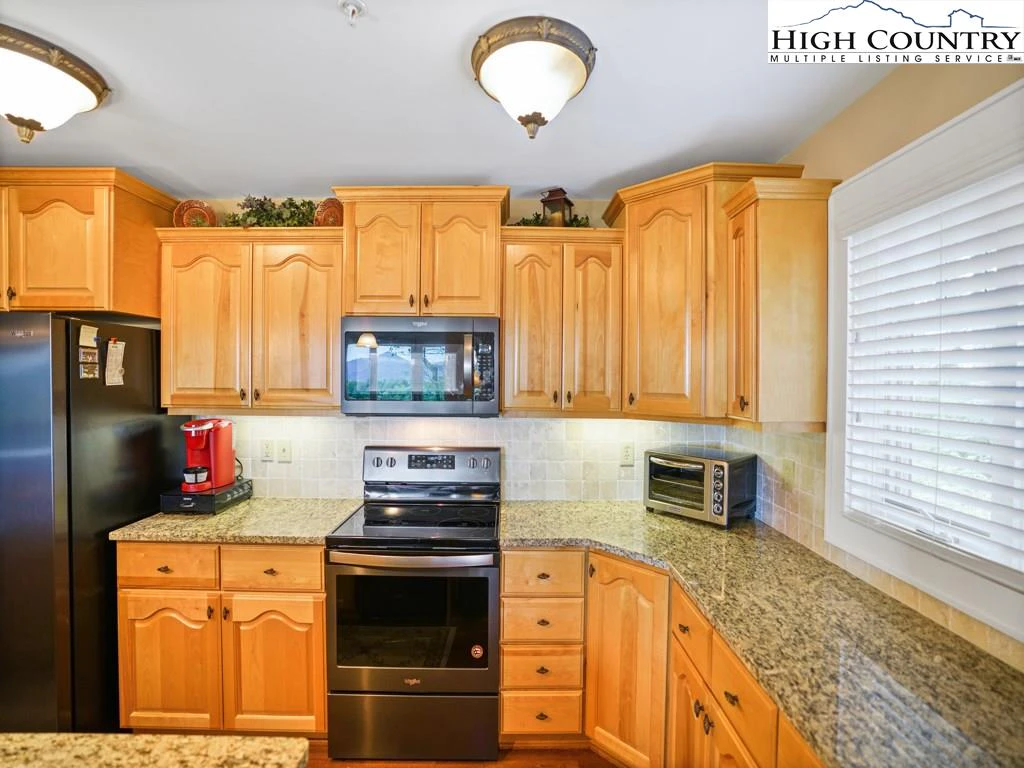 Image number 14 for the current listing