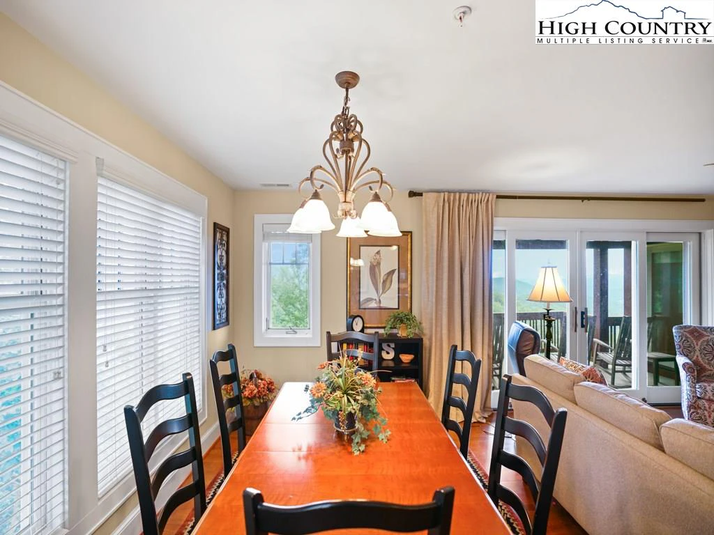 Image number 13 for the current listing