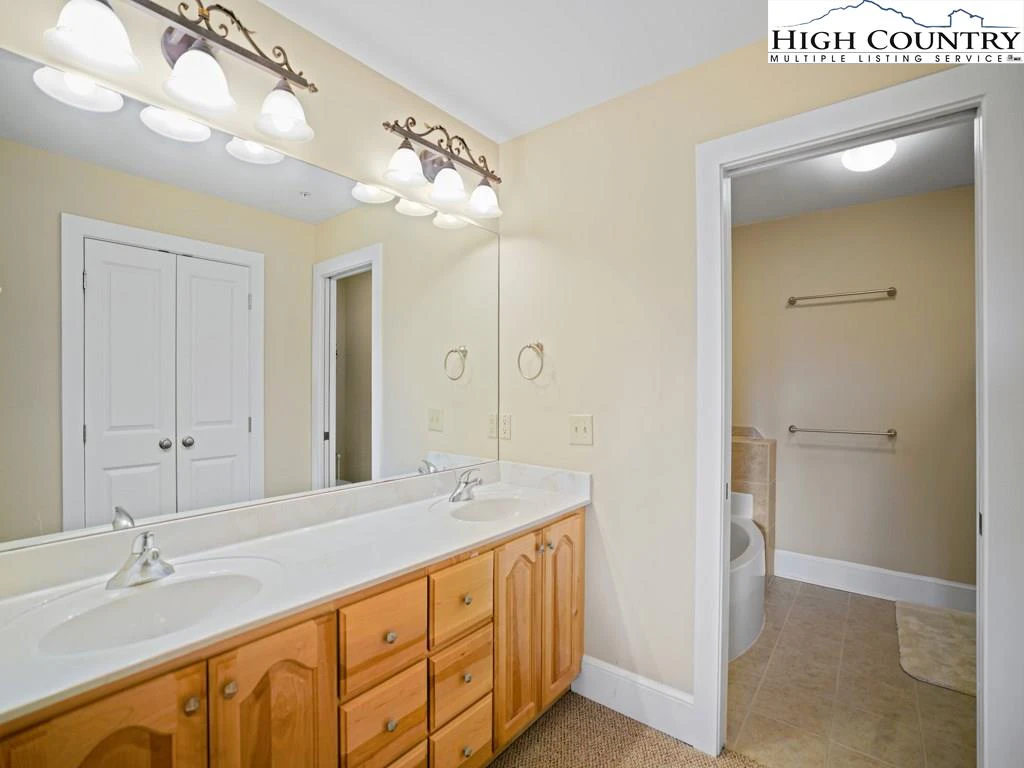 Image number 6 for the current listing