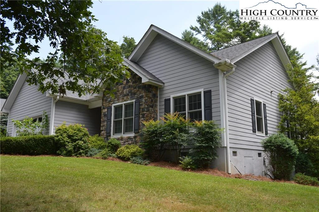 Image number 1 for the current listing